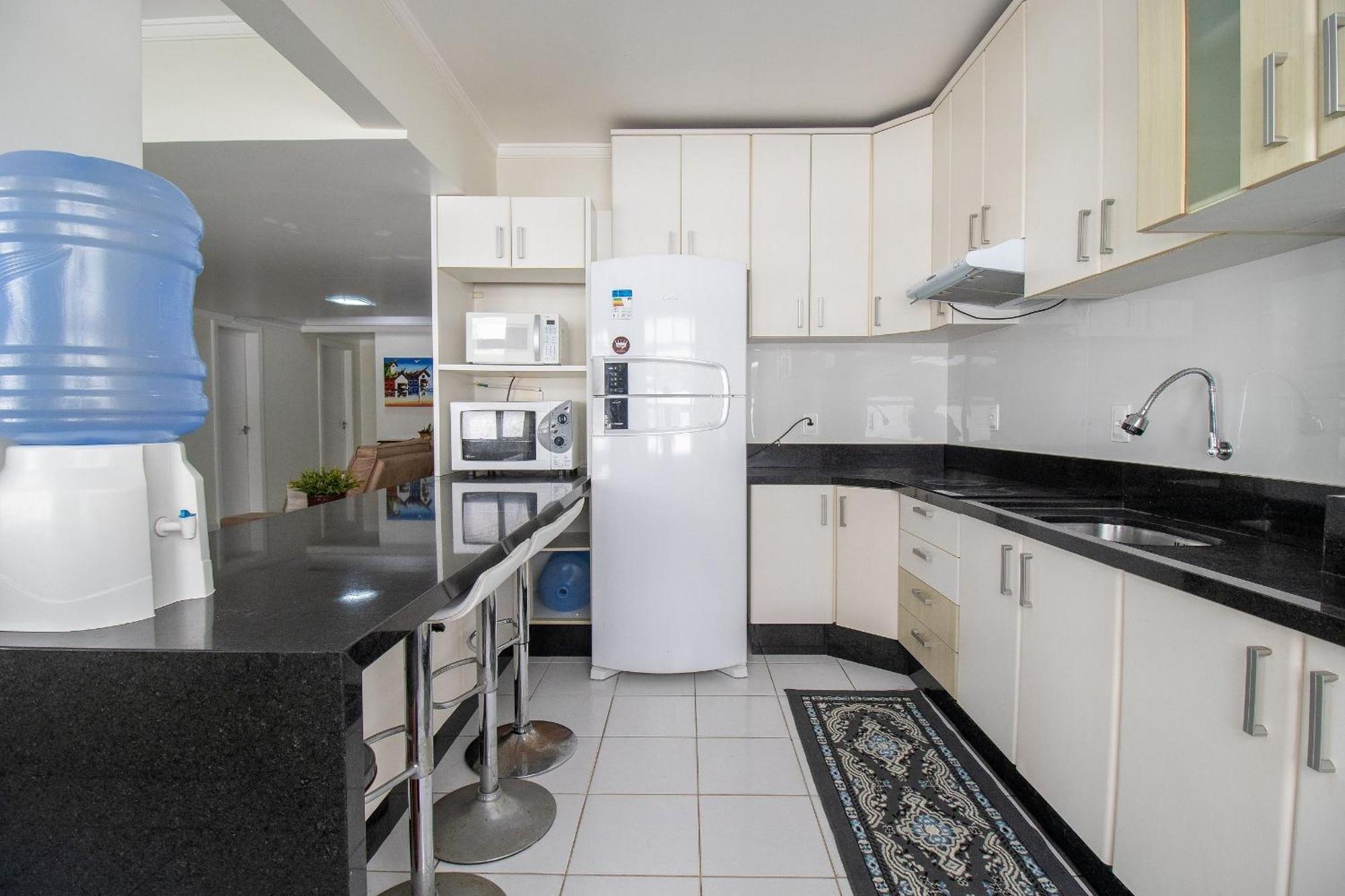 Apu24 - Esq Com Av Atlantica, 4 Dorm, Climatizado Apartamento