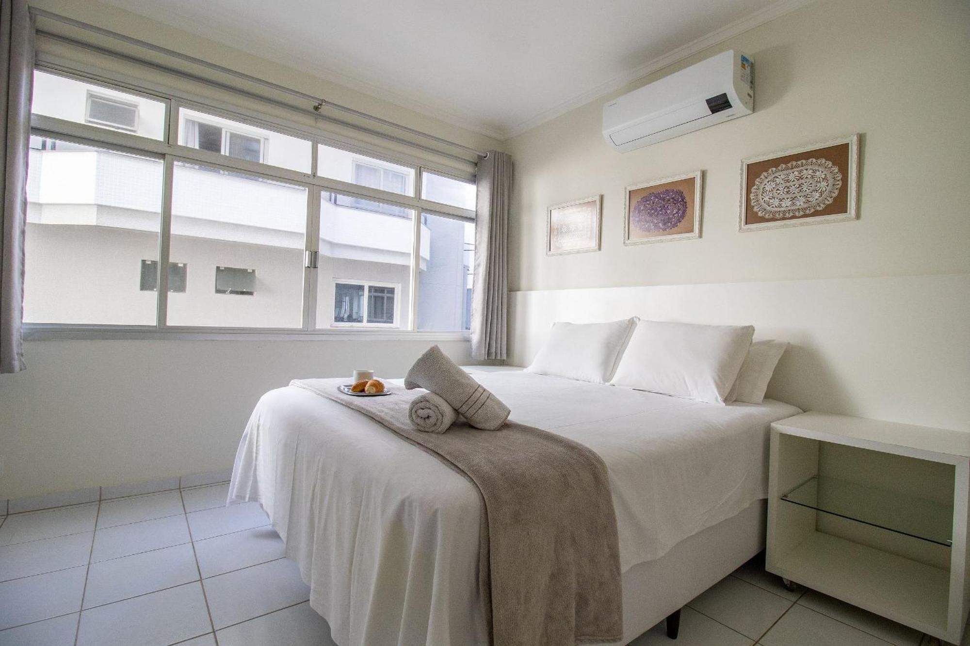 Apu24 - Esq Com Av Atlantica, 4 Dorm, Climatizado *