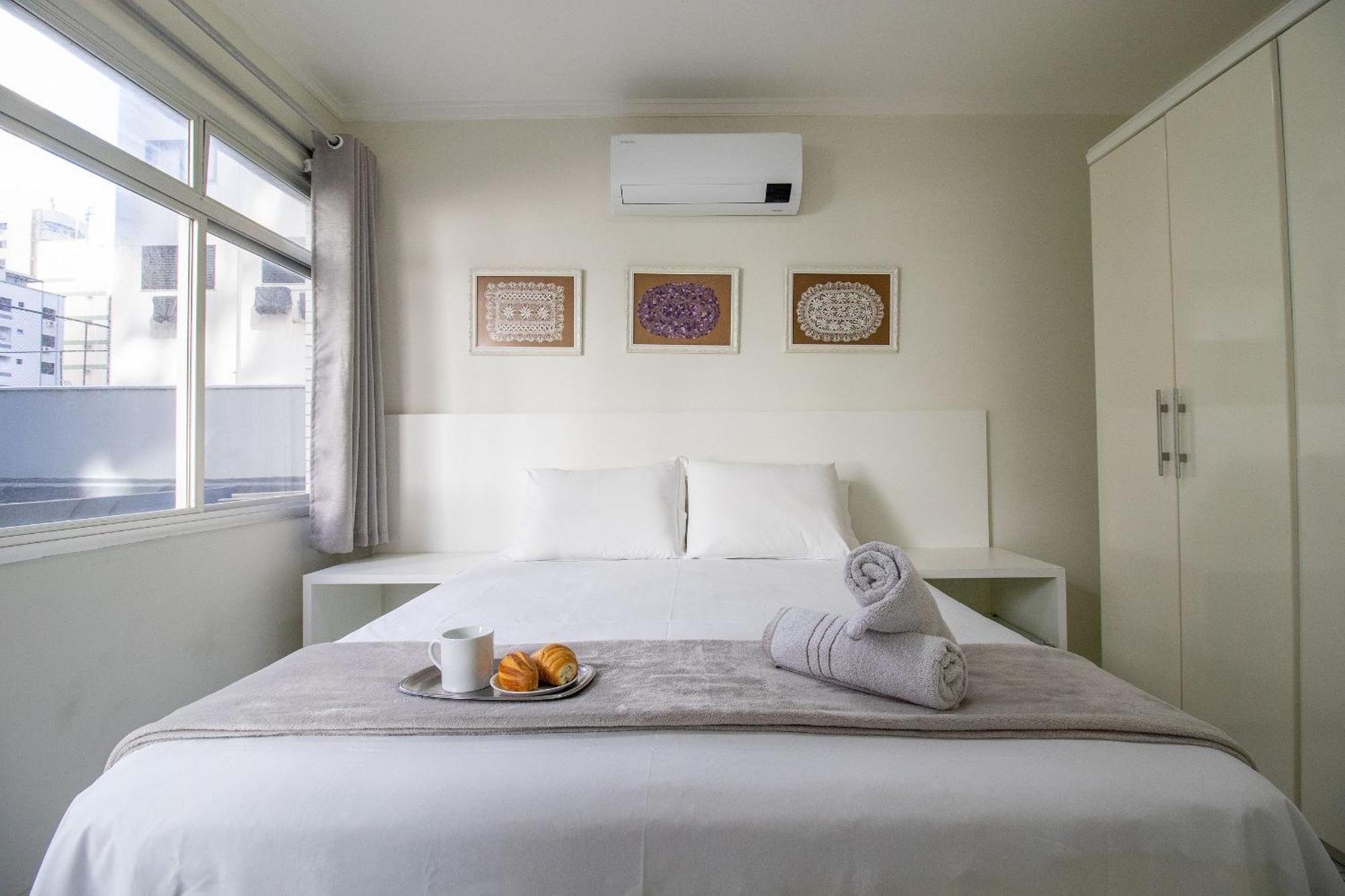 Apu24 - Esq Com Av Atlantica, 4 Dorm, Climatizado Apartamento *